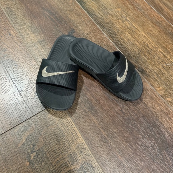 nike slip on sandals